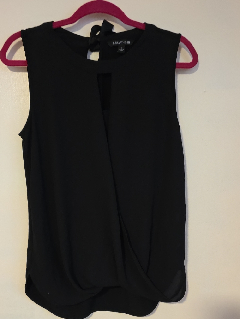 41 Hawthorn Black Twist-Front Sleeveless Camisole